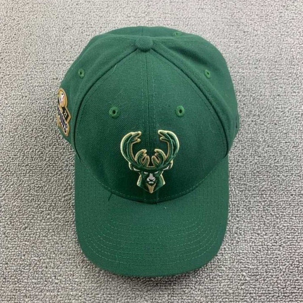 New Era Hat Men OSFA Milwaukee Bucks 2021 NBA Champions 9FORTY Green One Size